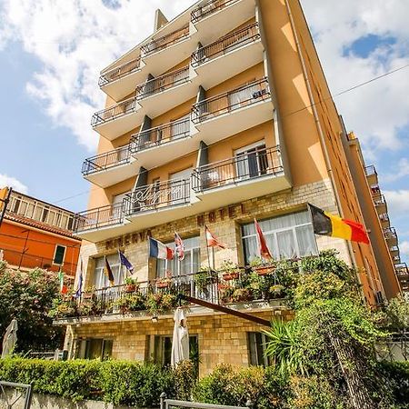 Hotel Minerva Pietra Ligure Eksteriør billede