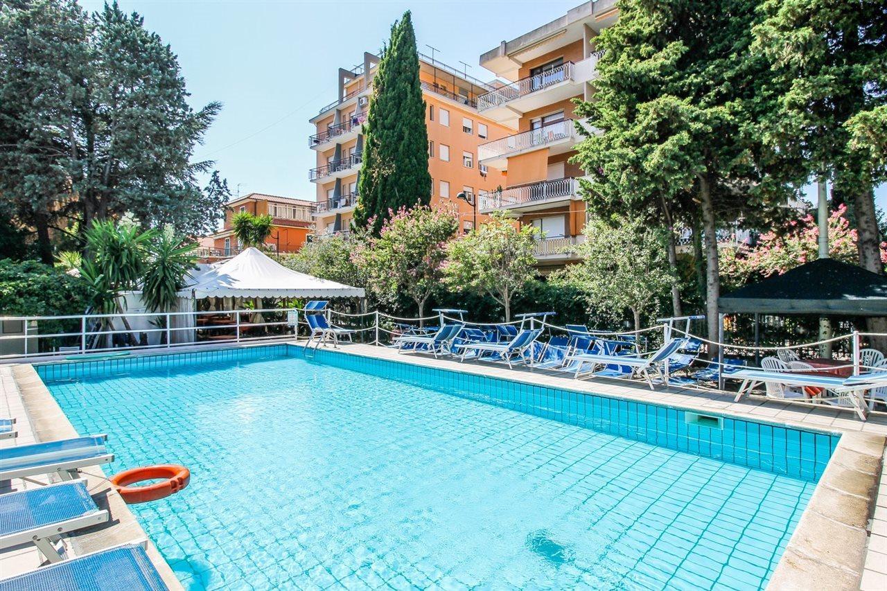 Hotel Minerva Pietra Ligure Eksteriør billede